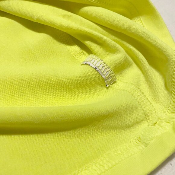 Under Armour Womens Shirt Size Small Heatgear Semi Fitted Tshirt Vneck - Picture 8 of 15